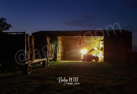 Stockage du lin, dans la nuit